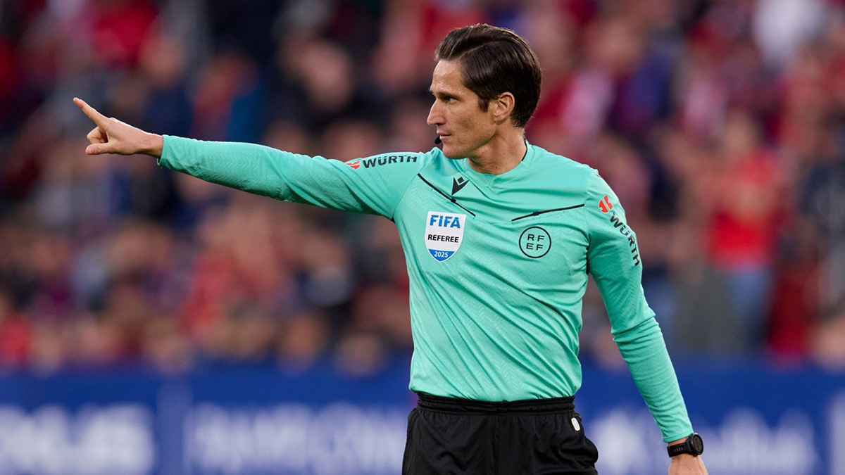 حكم مباراة ريال مدريد ضد برشلونة اليوم في نهائي كأس السوبر الإسباني 2026