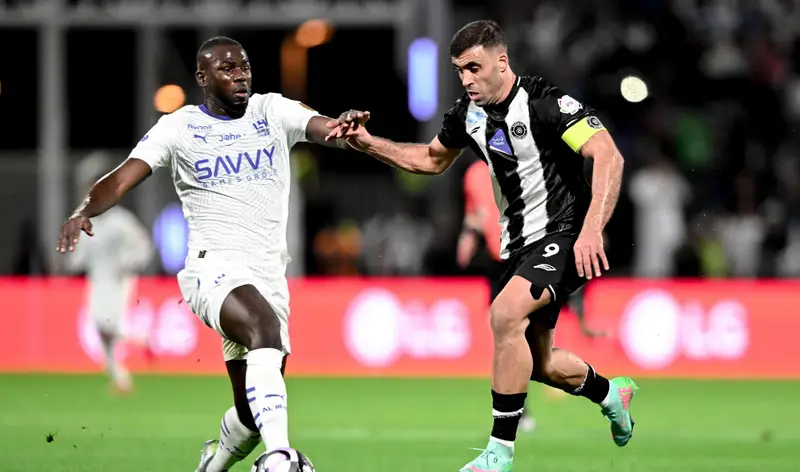 فيديو عبد الرزاق حمد الله بهذل دفاعات الهلال وسجل هدف عالمي على ياسين بونو