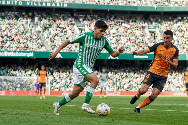 Abdel Samad Ezzalzouli of Real Betis targeted by Italian clubs including AS Roma in summer 2026 transfer window