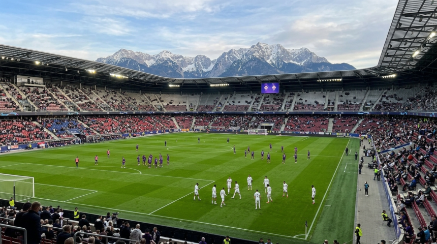 Real Madrid players in white warm up against Fiorentina in purple ahead of their August 2026 preseason friendly at Wörthersee Stadion, Klagenfurt.
